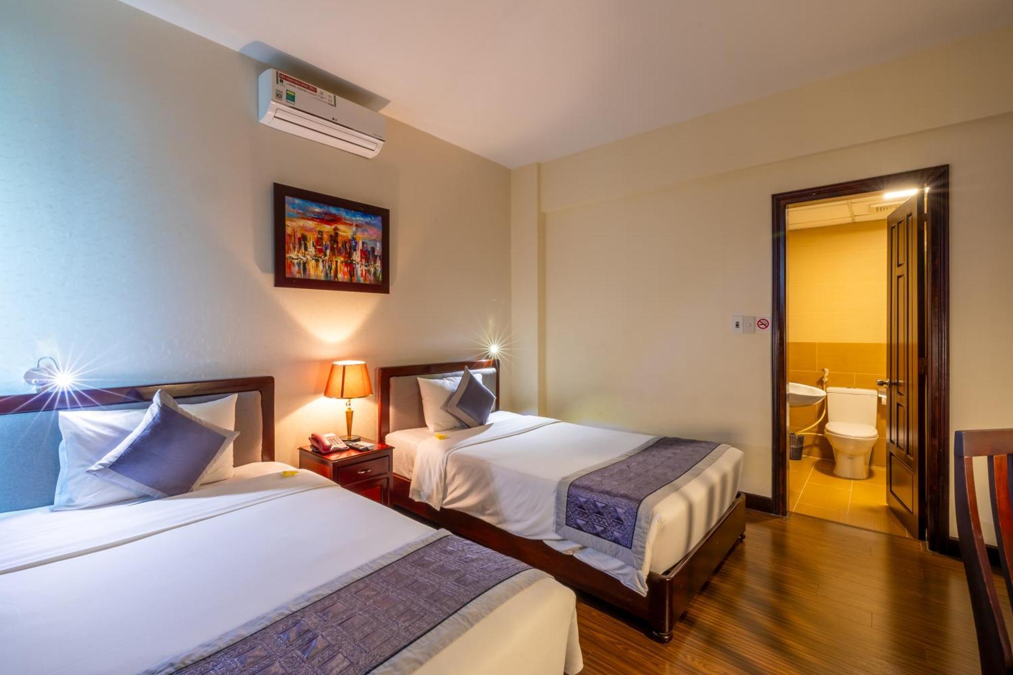 Baly Hotel Hue Exterior photo