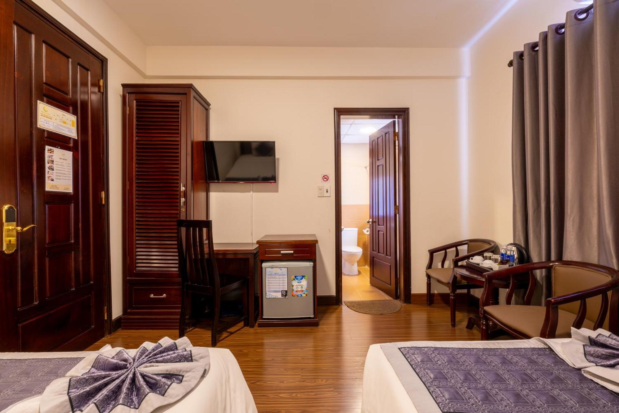 Baly Hotel Hue Exterior photo