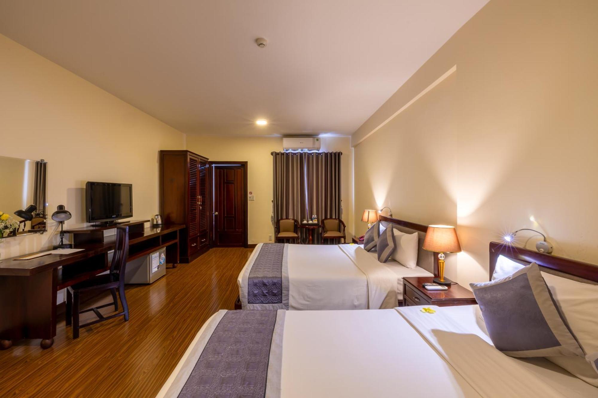 Baly Hotel Hue Exterior photo