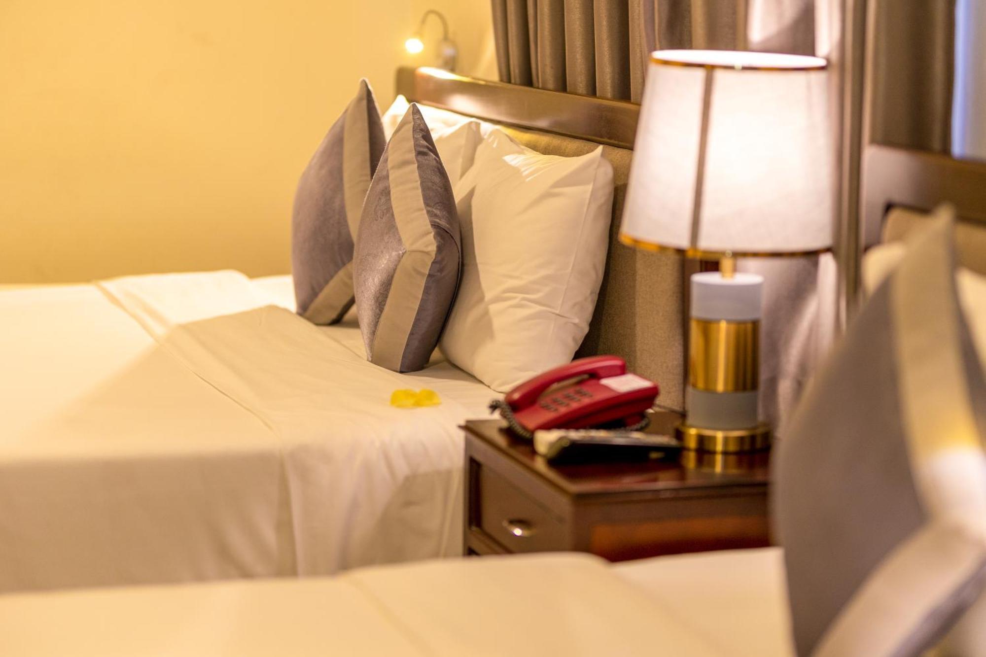Baly Hotel Hue Exterior photo