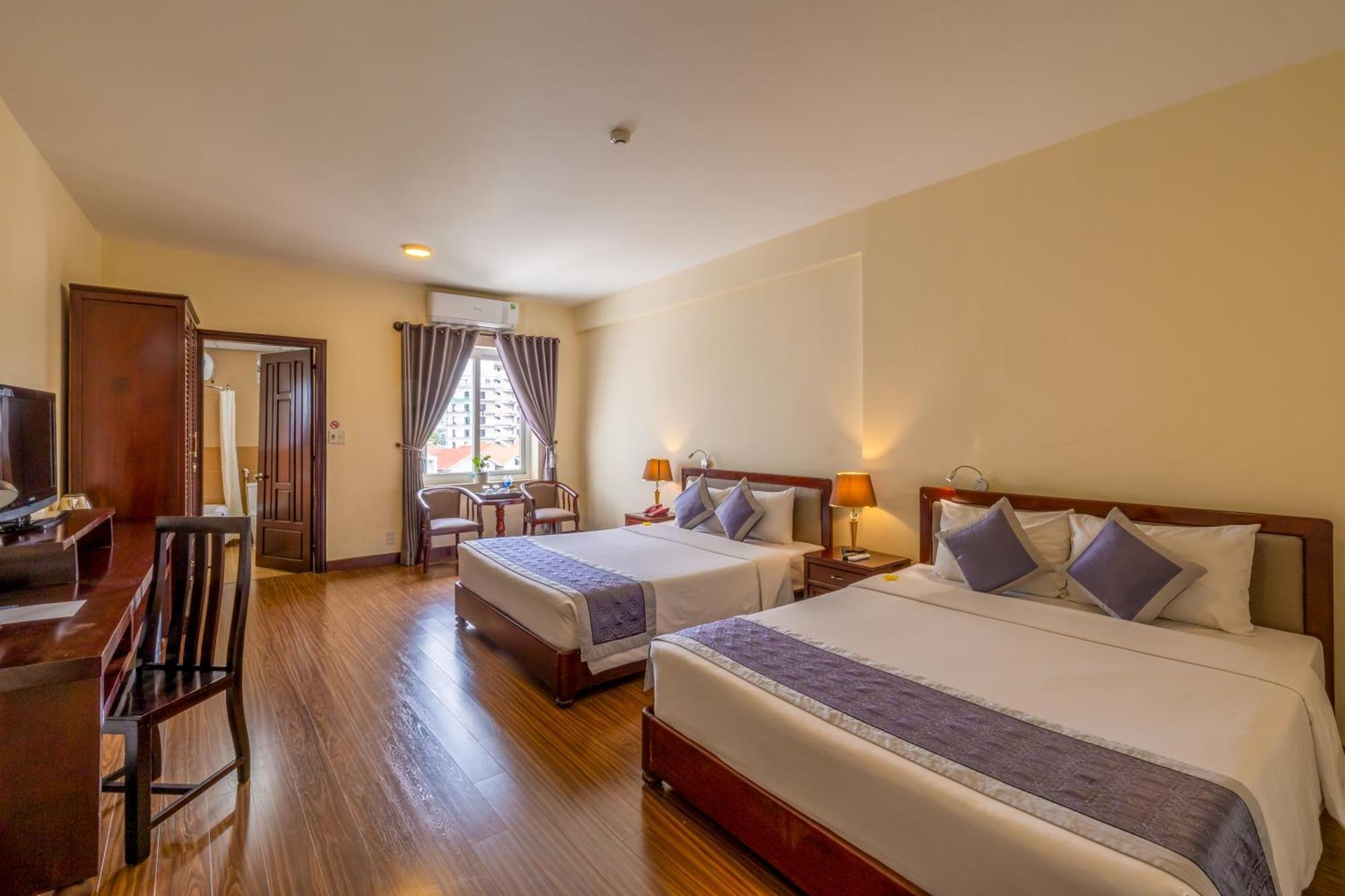 Baly Hotel Hue Exterior photo