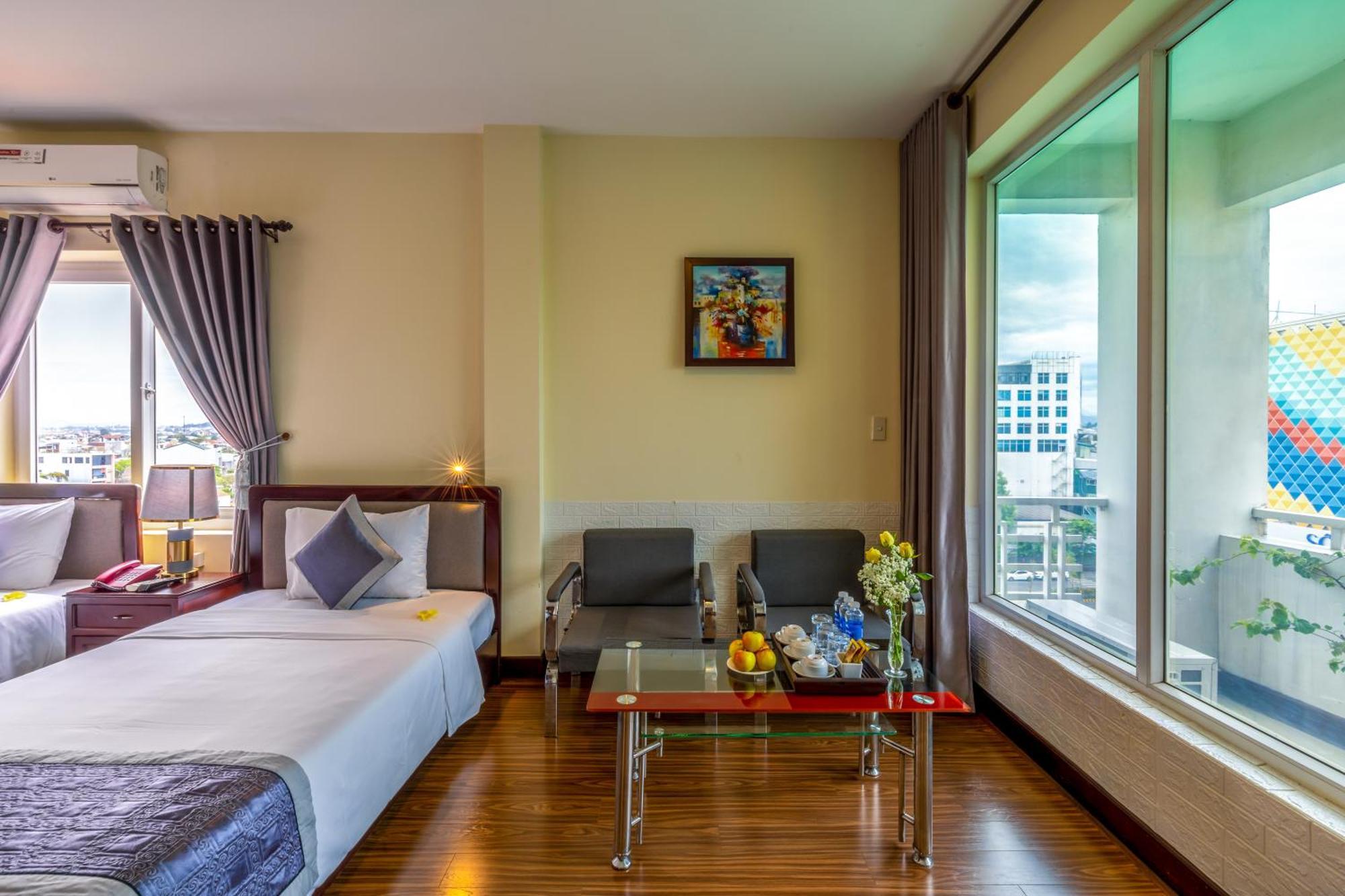 Baly Hotel Hue Exterior photo