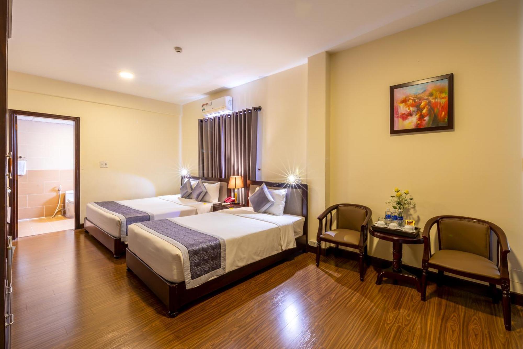 Baly Hotel Hue Exterior photo