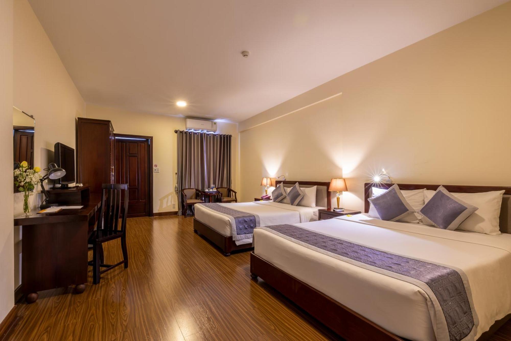 Baly Hotel Hue Exterior photo