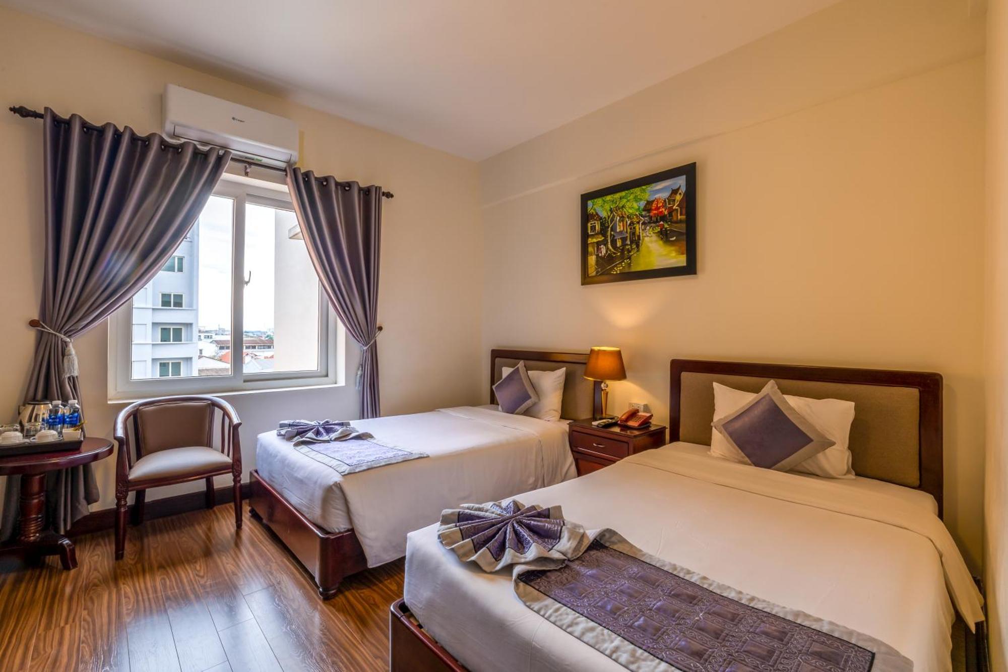 Baly Hotel Hue Exterior photo